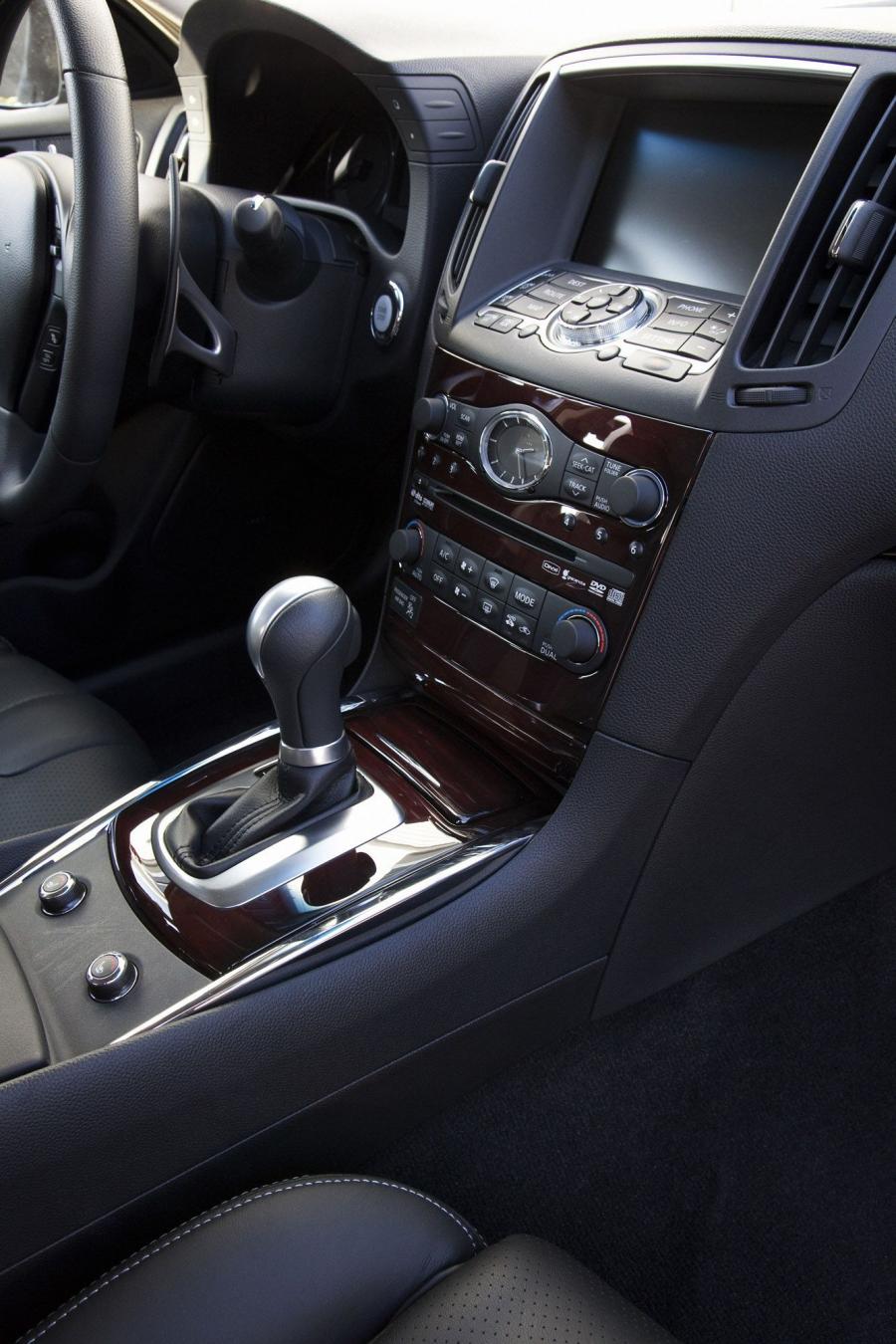  Infiniti G37 2010 года  (EU) (фото 18 из 53)